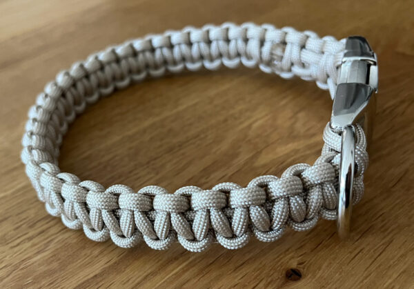 Geknüpftes Paracord Halsband
