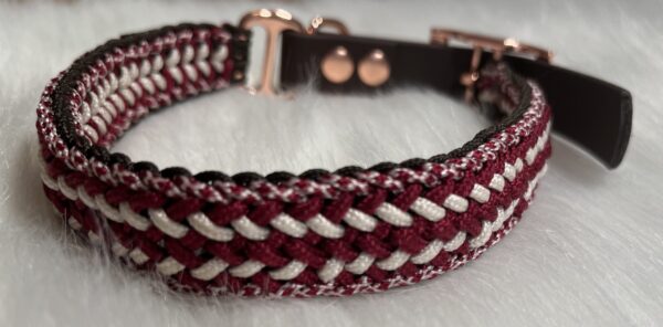 Geknüpftes Halsband