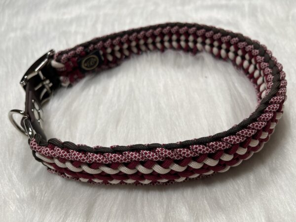 Geknüpftes Halsband